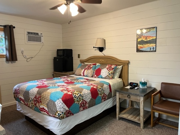 Single Queen Room Photo 1