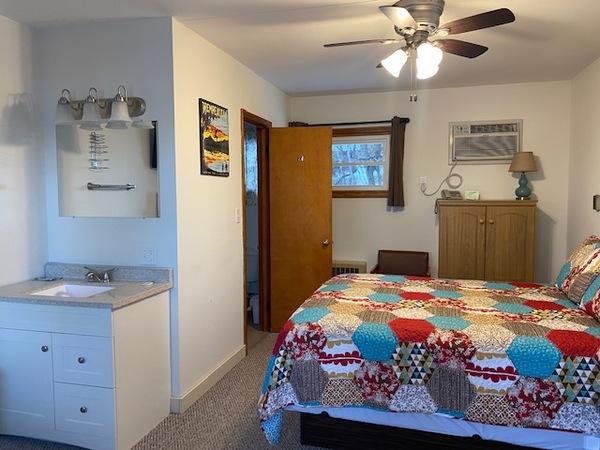 Single Queen Room Photo 2