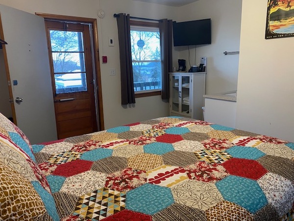 Single Queen Room Photo 3