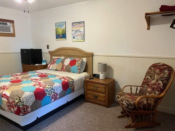 Single Queen Room Photo 5