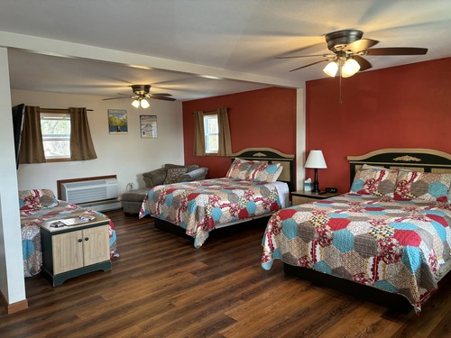 2 Queen Suite ( with additional rollaway bed)